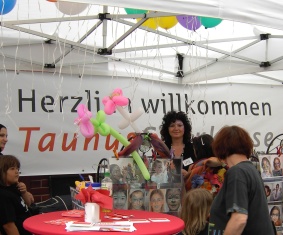 Ute Lange - Kinderschminken beim Stadtfest in Usingen im Infozelt der Taunus Sparkasse
