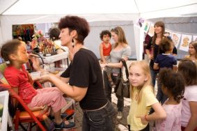 Event Kinderschminken und Luftballon-Modellage beim Leipziger Straßenfest in Ffm-Bockenheim im Auftrag der Frankfurter Allianz