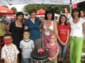 Kinderschminken-und-Luftballonmodellage-beim-REWE-Family-Day-in-Wiesbaden