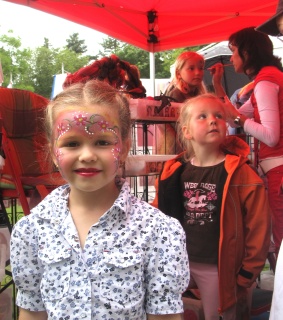 Kinderschminken-Eroeffnungsfest-Kunstrasenplatz-MTV-Sportverein-Kronberg