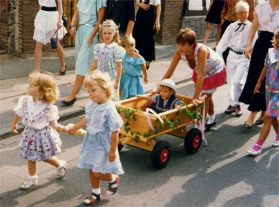 Hochzeit-feiern-Frankfurt-feine-Kleidung-Kinderausflug