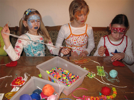 Kindergeburtstag-feiern-Darmstadt-Basteln