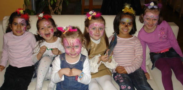 Kindergeburtstag-feiern-Wiesbaden-Kinderschminken-und-Ballons-2