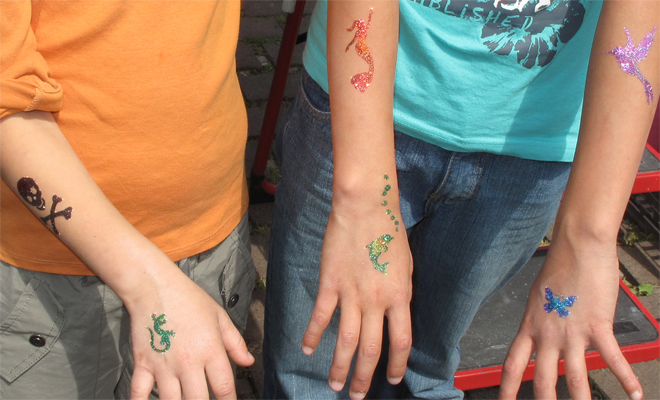 Glitzer-Tattoos-Trend-Darmstadt-Armschmuck