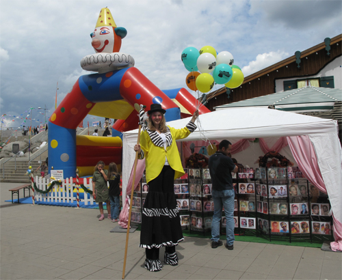 Stelzenclown-Darmstadt-Luftballon