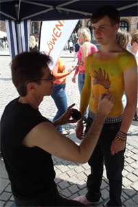 Loewenmut-Wiesbaden-Bodypainting-Livepainting