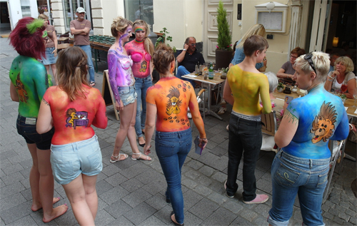 Loewenmut-Wiesbaden-Bodypainting-Livepainting