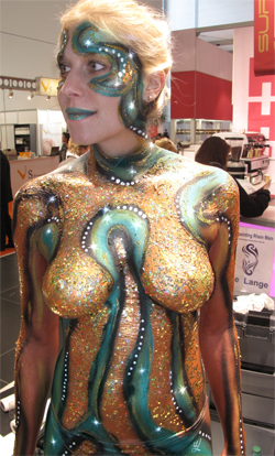 Messe-Bodypainting-Haar-Gold-Duesseldorf-Start