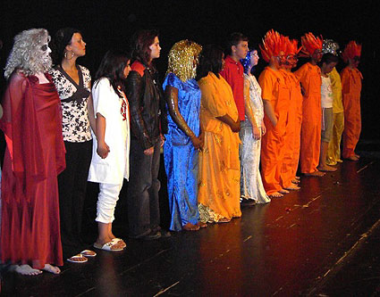 Bühnenschminken bei der Theatergruppe der Martin-Buber-Schule Groß-Gerau