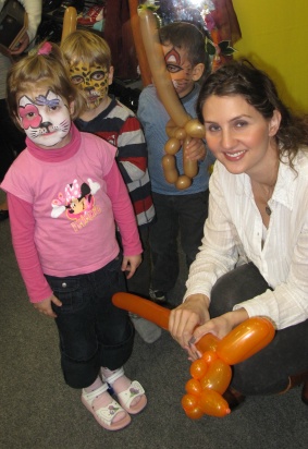 Lustige-Luftballon-Tierchen-und-Kinderschminken-bei-Majo-Schuhe-in-Dreieich